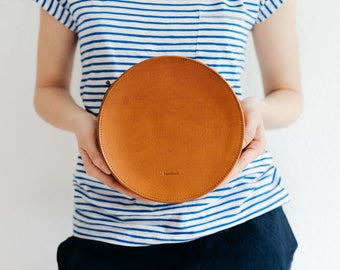 Women's round Leather Bag "Sol", Crossbody, Premium Italian vegetable tanned leather, brown, by band&roll
