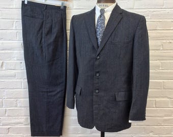 Vintage 1950s 60s 3 Button Grey Pinstripe 2pc Mad Men Suit. Size 39/40, 35x29 2228