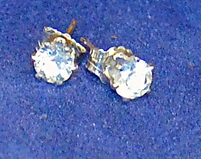 Crystal Quartz Studs. Small 4mm Round, Natural, Set in Sterling Silver E1042