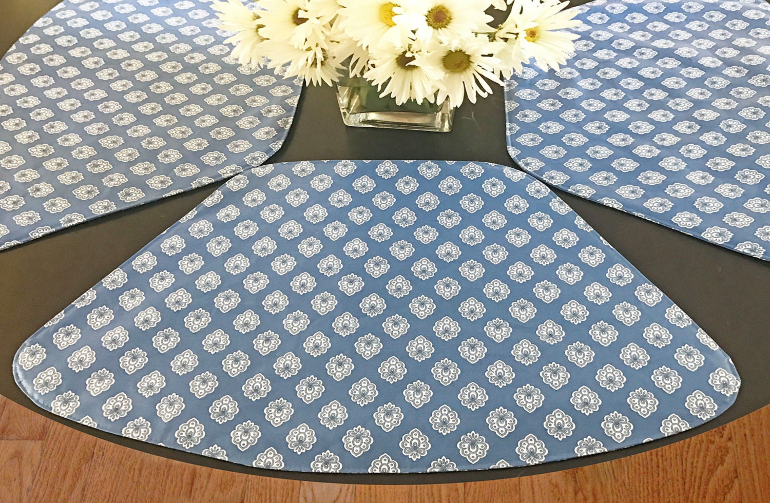 2 IndoorOutdoor Laminated Placemats for Round Tables French