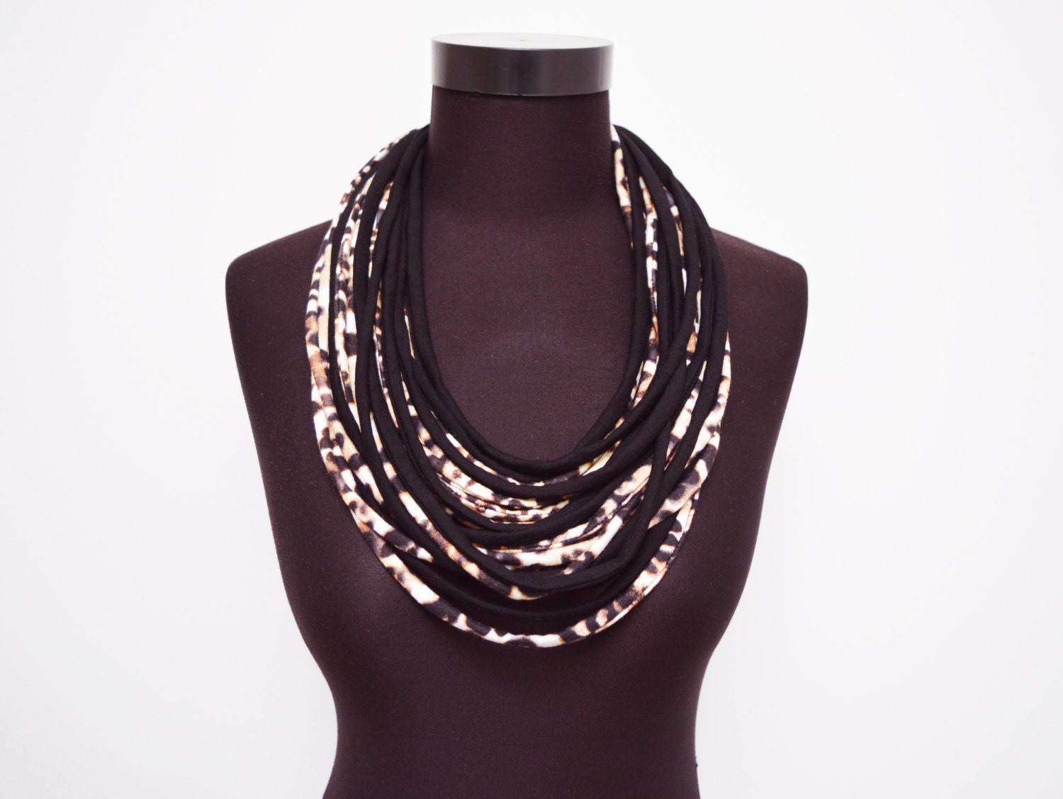 necklace to wear with round neckline