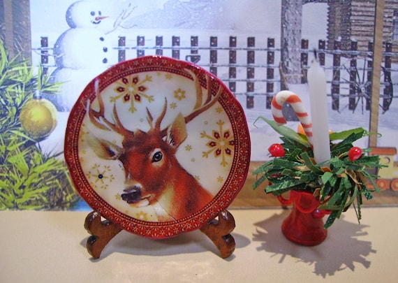 Christmas reindeer plate to decorate your sideboard or mantlepiece - How to Decorate Your Dollhouse For Christmas in 1:12 Scale - Divine Miniatures