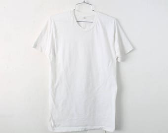 LARGE (Tight) Vintage 1980s Fruit of the Loom All Cotton Made in USA Plain White T-Shirt