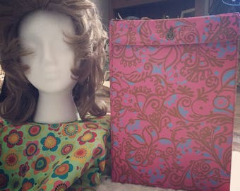 New Price on this gorgeous retro Eva Gabor wig, complete with a fun 1960's wig box.