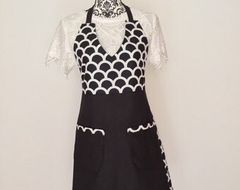 APRON, Women Apron, Full Apron, Black & White Apron in Scallops Design