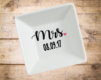 Mrs. Ring Dish- Engagement Ring Dish- Bride to Be Ring Dish- Bridal Shower Gift- Wedding Gift- Engagement Ring Holder- Jewelry Dish