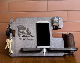 Personalized docking station with USA flag - Android, iPhone charging stand, gift idea - Mens, boyfriend charging dock