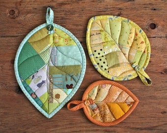 Leaf Potholders ( scrappy patchwork mug-rug hot-pad coaster quilt pattern )