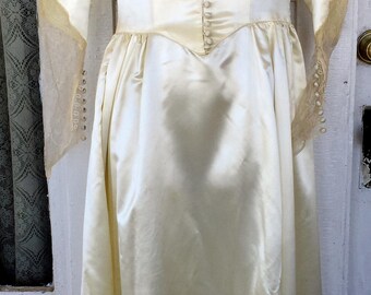 Antique Satin Wedding Gown Vintage Button Sleeve/Front High Lace Collar W/Train