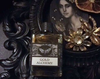 essence and alchemy a natural history of perfume