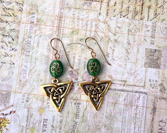 Green Clover Earrings, St. Patrick's Day Earrings, Celtic Earrings, Irish Earrings, Clover Earrings, Shamrock Earrings, Holiday Earrings