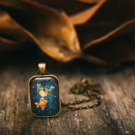 FREE WORLDWIDE SHIPPING - Astrology StarSign Pisces Star Sign Necklace - Bronze - Girl - Quirky - Unique
