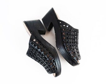 Vintage Black Cut Out Woven Leather Platform Clogs size 5 US WOMENS
