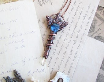 Woodland Key Necklace - Labradorite Jewelry - Witchcraft necklace - Fantasy Jewelry - Nature Necklace - Crystal Jewelry - Copper Necklace