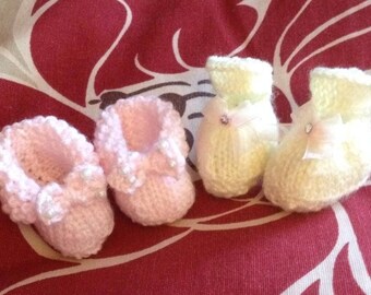 Baby Knitting Patterns - Ref09 Cuff Shoes and Mary Janes to fit 10inch Doll