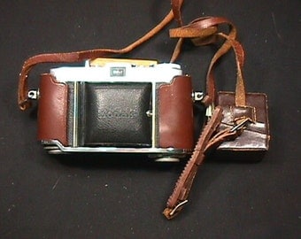 Vintage Kodak Retina I B 35 mm Camera in a Half of it's Original Leather Case along with a Kodalux L as-is