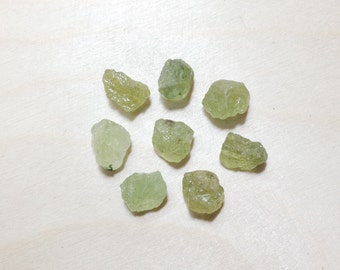 Green grossular garnet, rough garnet crystal lot // B*2802