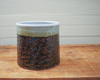 Textured Cylinder - White and Black Basketweave