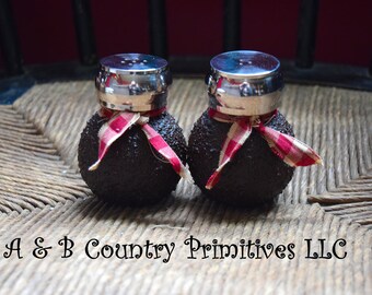 Grubby Salt and Pepper Shaker Set, Country Primitive Salt and Pepper Shaker Set, Country Kitchen Decor, Primitive Kitchen Decor