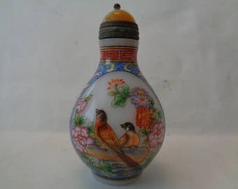 Chinese snuff bottle hand painted depicting birds in a garden scene