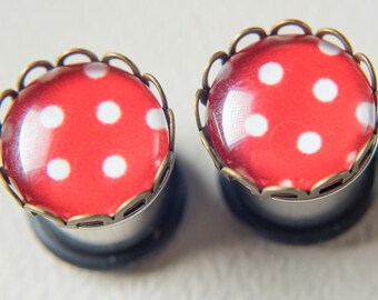 Gorgeous vintage polka dot ear plugs to dress your ear lobes pretty! 8mm - 0g, 10mm - 00g