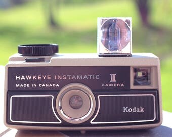Vintage Kodak Hawkeye Instamatic II Camera Kodak Instamatic, Vintage, Vintage film camera, Flash Cube Retro Camera