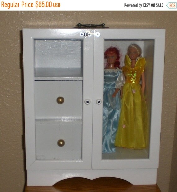 Display Storage Carrying case for Barbie size by judyillicrafts