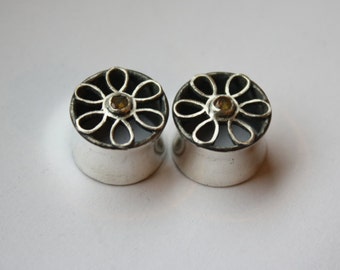 9/16" Sterling Silver Daisy Plugs