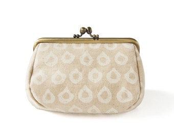Metal frame capacious pouch // SummerRain