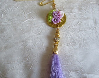 Broche métal doré porcelaine froide et pompon "Un joli bouquet de fleurs"