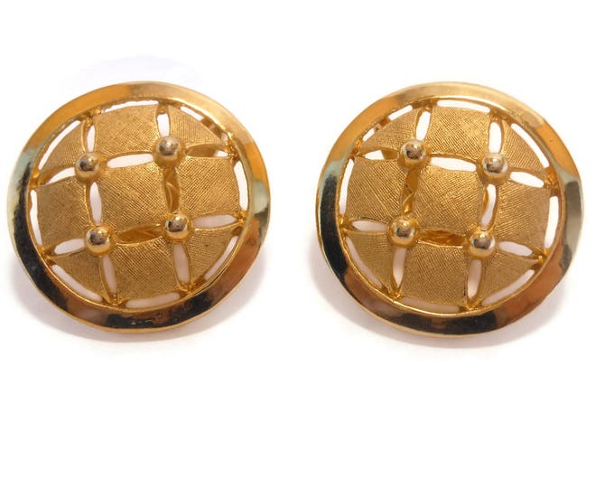 Crown Trifari earrings 1950s early 60s, reign of Alfred Phillipe, gold round button, quilted clip earrings with checker pattern