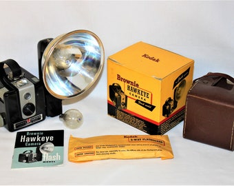 Vintage 1940s Eastman Kodak Brownie Hawkeye Camera Flash Model
