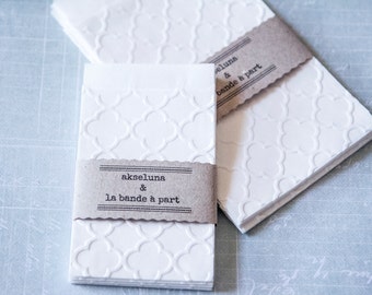 Pochettes, sachets gift white paper embossed "clover" lot of 10 dim. 6,3cm x 9,3cm plus the flap