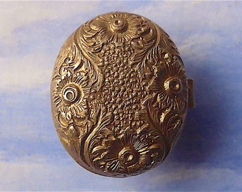 Stud, gentlemen's, antique. A stud with a spring lever catch, oval with a chased botanical design, "JR? Patent", c1870's.