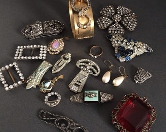 Art Deco Costume jewellery Lot for Repairs