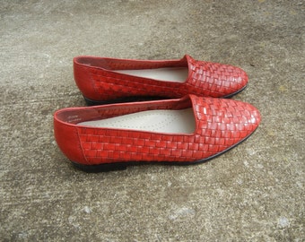 vintage women's trotter woven red leather slip on huarache flats (Size 6.5M)