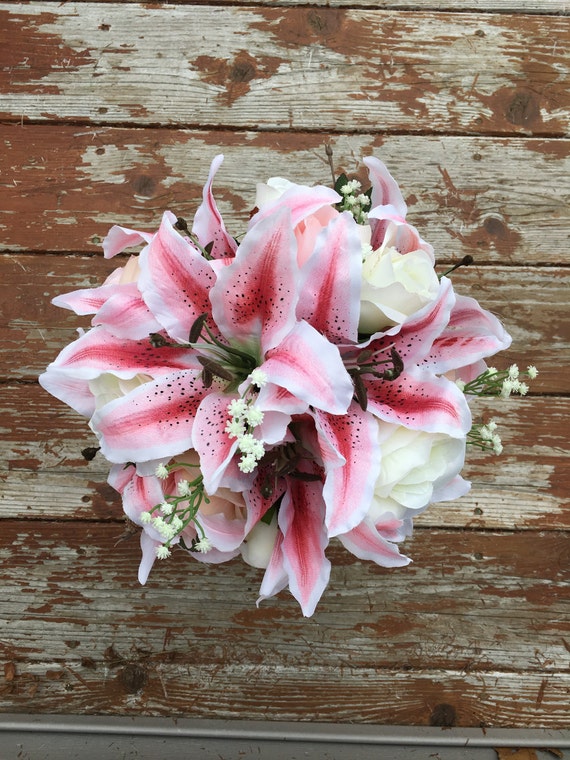 Lovely rose and stargazer lily bouquet & bout