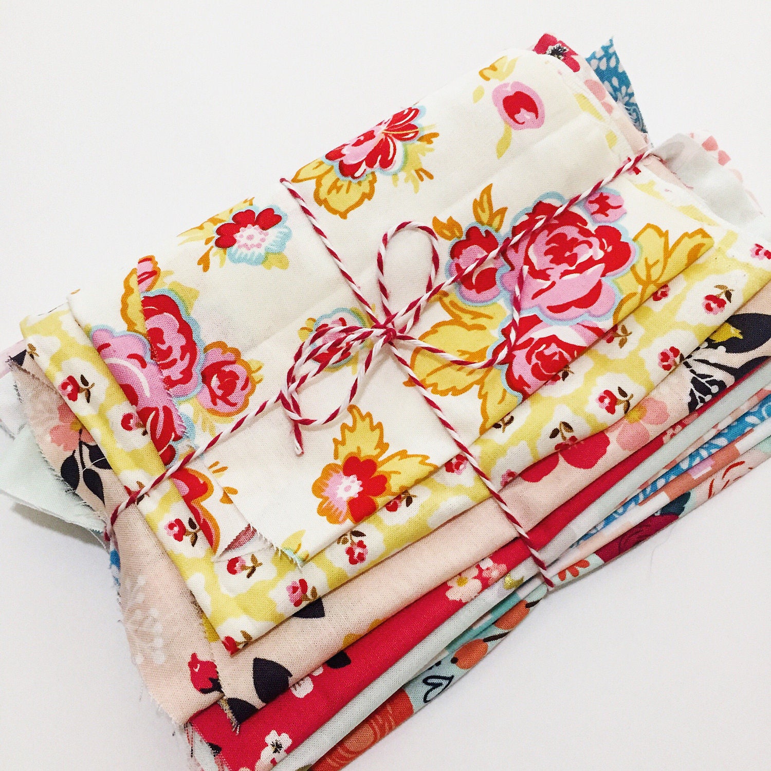 Cotton Fabric Scrap BundleFloralsCraft SuppliesSewingQuilting