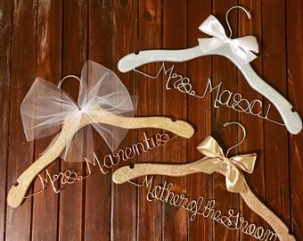 Sparkle wedding hanger. Glitter hanger. personalized hanger. Bridesmaid hanger. Bridal hanger. Sparkle Bridal gift. Rose gold hanger. gift
