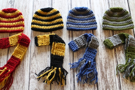 Crochet harry potter hat and scarf baby outfit // gryffindor