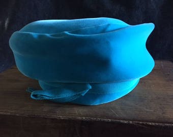 Gorgeous turquoise velvet vintage pillbox hat