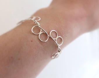 Minimalist geometric chain silver bracelet. Offered delivery.