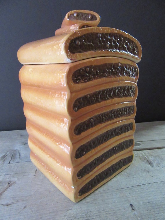 CERAMIC STACKED FIG NEWTONS COOKIE JAR