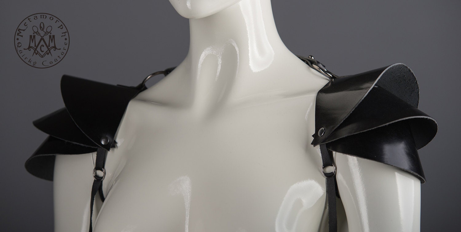 Black leather shoulder armour / Shoulder pads / Leather