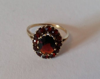 Bohemian Garnet Art Deco Oval Cluster Ring in 8K Gold, 333, Maker Nemo, 13 Garnets, Ring Size USA 8.0, UK P 1/2, Germany 57