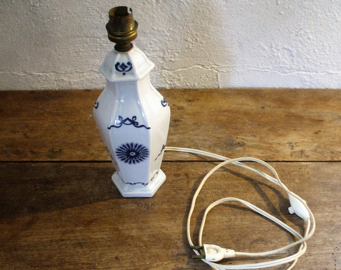 Paris porcelain lamp