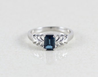 10k White Gold London Blue Topaz Ring Size 8 1/4