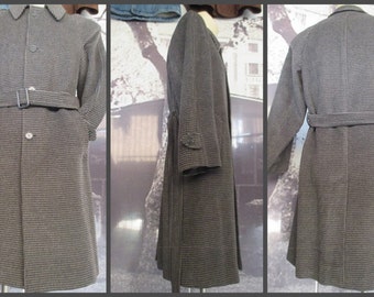 Cappotto uomo anni 60.Pied de poule grigio con cintura.Tg M/60s men's coat with belt/Pied de poule/Light and dark grey/One breasted/Size M