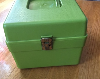Vintage Wilson Wil-hold sewing box/ Pattern box with dividers / Olive green / Wil-hold
