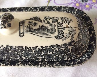 Beautiful and Rare Copeland Spode Staffordshire Pottery Aesthetic Transferware on Cream, Razor Box/ Toothbrush Box/ Soap Dish. 1850-1867.